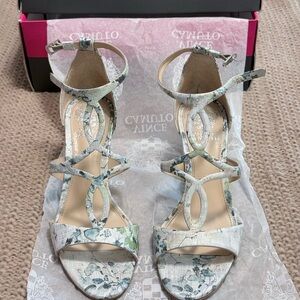 Vince Camuto Floral Heels - White and Green